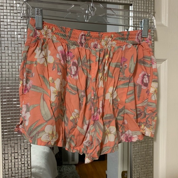 AE Shorts - Picture 2 of 4